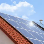 Solarmodule auf einem roten Ziegeldach erzeugen nachhaltigen Strom und veranschaulichen Photovoltaik als Kapitalanlage für langfristige Investitionen.